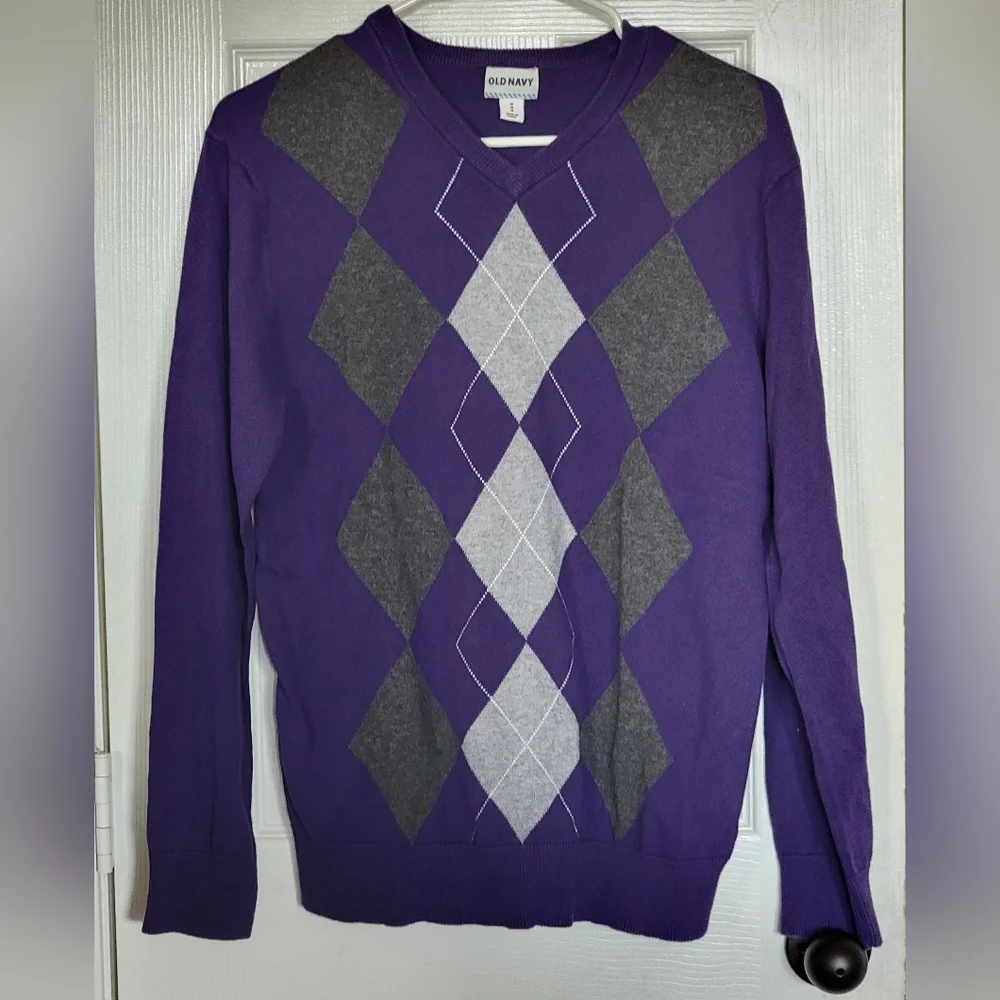🌟Old Navy Men's argyle v-neck sweater, purple with dark gray and light gray